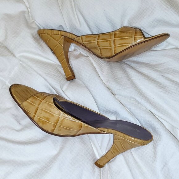 Zinda of Spain Beige Tan Croc-skin Pattern Sandals / Slides with Heels - 7 - Picture 1 of 6